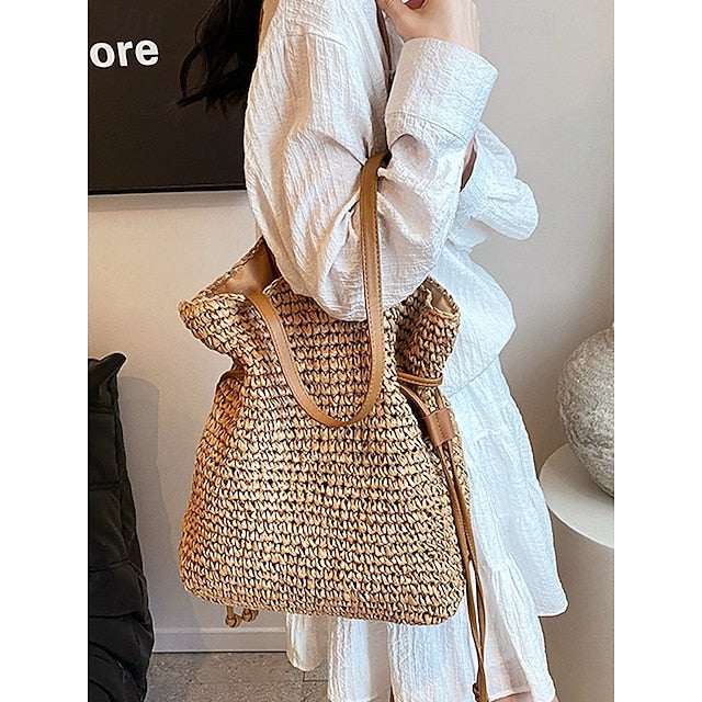 Bolso de paja tejido a mano, estilo bohemio, con cordón ajustable, ligero, para playa y verano, accesorio informal para vacaciones y viajes. Color beige y café.